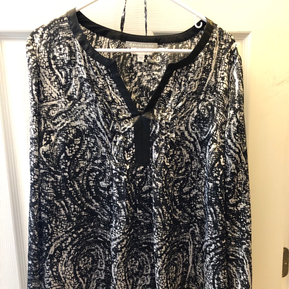 A Pea in the Pod Daniel Rainn Maternity Top